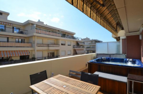 Appartement 6 personnes avec Terrasse et Jacuzzi plein cœur centre-ville quartier du Port de Nice, Nice